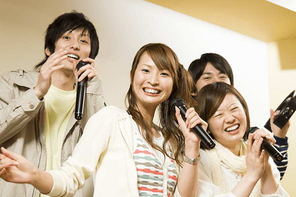 Karaoke in Japan : a Guide to Sing Your Heart Out!